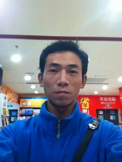 青草地溪水边的第一张照片--江苏蓝颜知己交友网